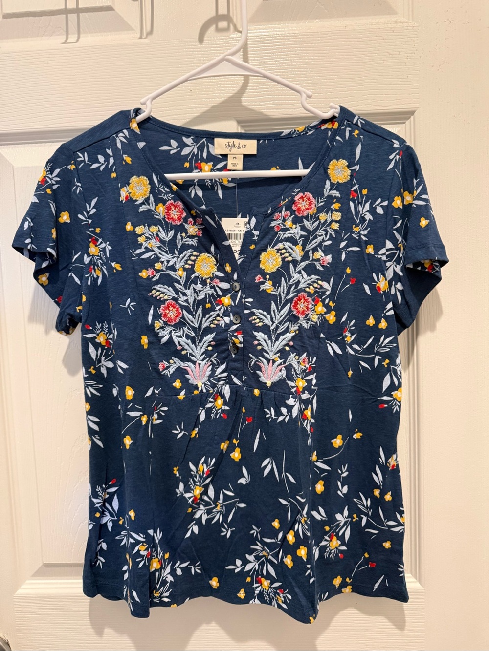 Style & Co. Navy Floral Embroidered V-Neck Short Sleeve Top